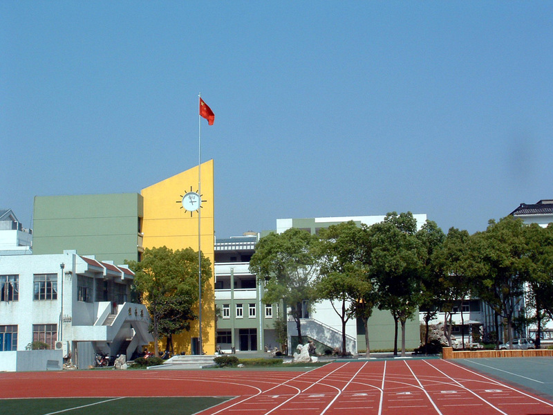 江蘇亮彩室內(nèi)P4全彩顯示屏為蘇州田家炳高級中學(xué)點亮精彩