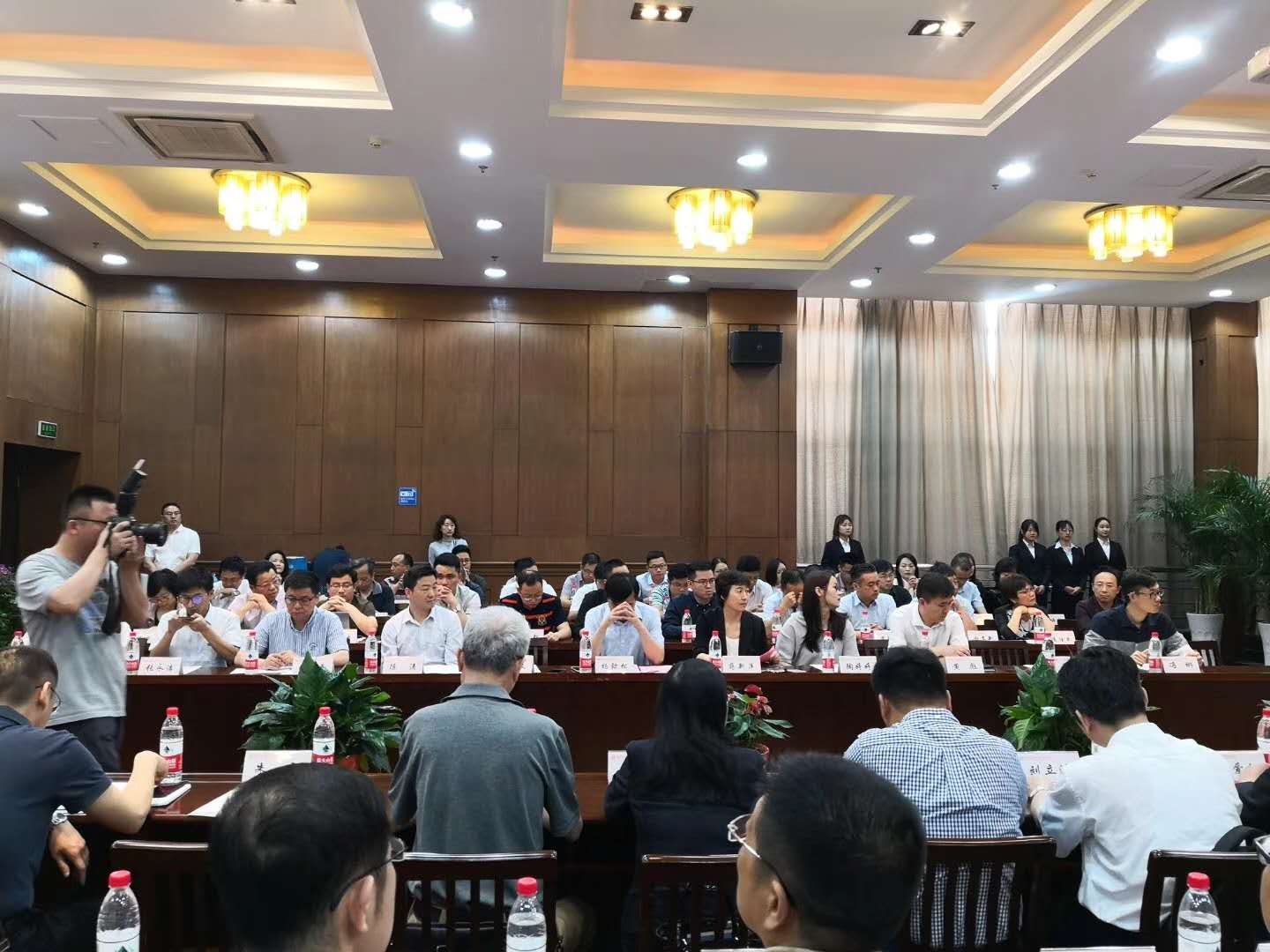 常州輕工職業(yè)技術(shù)學(xué)院聘請(qǐng)江蘇亮彩電子有限公司章九余總經(jīng)理為專(zhuān)業(yè)指導(dǎo)委員會(huì)委員